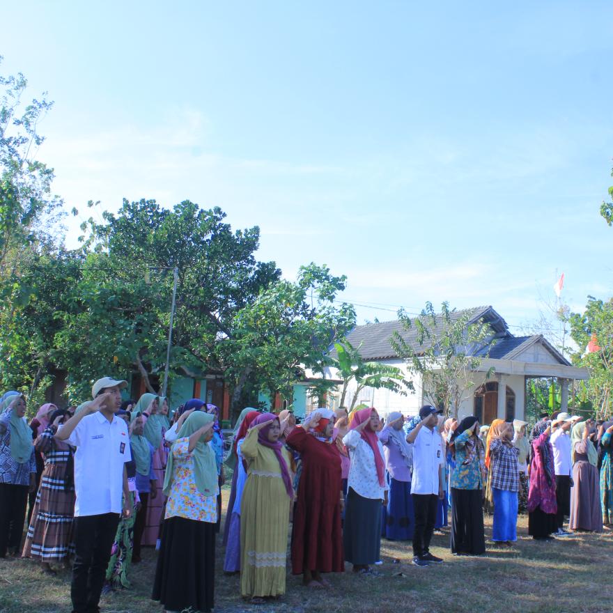 Pemuda Dusun Margosono dan Mahasiswa KKN Melaksanakan Upacara Peringatan HUT RI Ke 78